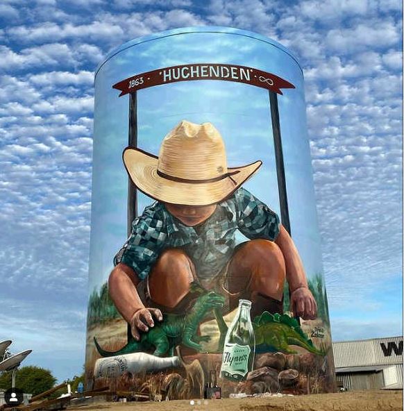 ‘Digging up the Past’, painted by Joel Fergie & Travis Vinson on Alys St Water Tower