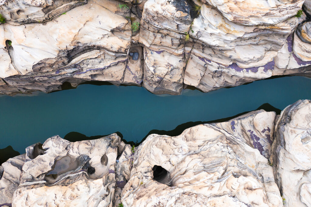 Porcupine Gorge's sandstone banks shaped by Porcupine Creek